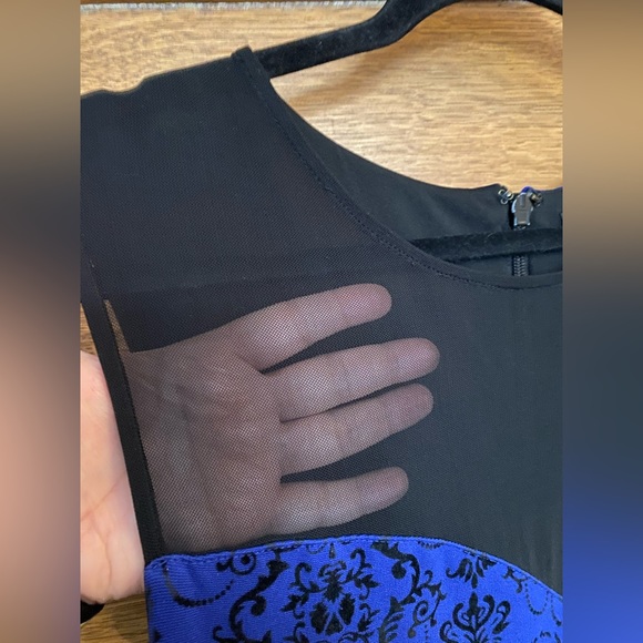 City Chic peplum dress with textured damask print - Picture 2 of 6